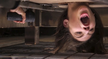 Абеллу Дэнджер беспомощно удерживают, прежде чем сделать минет и испытать шок 6