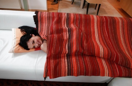 Порнозвезда с большой грудью Алетта Оушен позирует обнаженной и занимается диким сексом 5