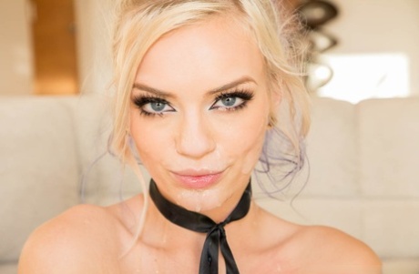 Горячую блондинку Алекс Грей дважды трахают парой длинных членов 20