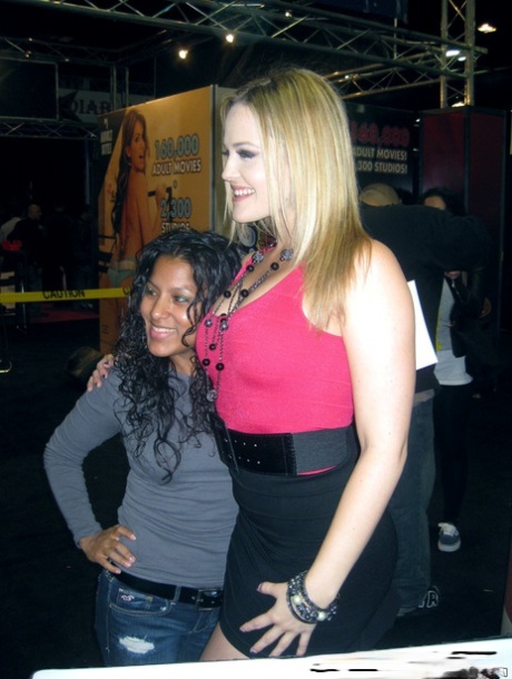 Порнозвезда Алексис Техас встречается с другими порнозвездами на XXX-конференции 5