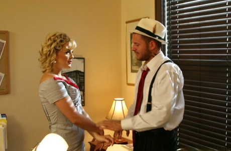 Красотка-порнозвезда Алексис Техас увлекается ретро-жестким трахом с большим членом 6