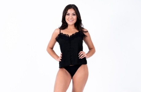 Дружба, которую разделяют Алина Лопес и Кендра Спейд, не похожа ни на одну из тех, что я когда-либо видел. 3