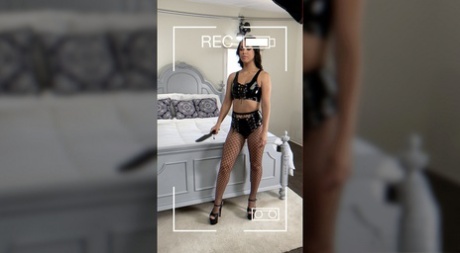 Латиноамериканка Алина Лопес позирует обнаженной перед сексом со своим фотографом 1