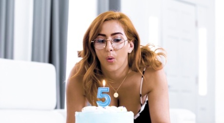 Девочки-подростки Алина Лопес и Шайла Дженнингс пробуют лесбийский секс на глазах у семьи 4