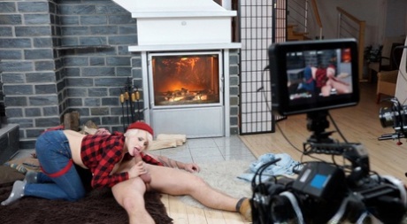 Брайану нравится вкус сочной киски Энджел, и он с наслаждением вылизывает ее 8