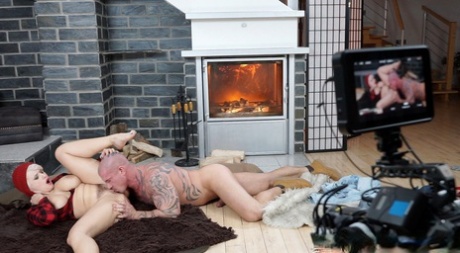 Брайану нравится вкус сочной киски Энджел, и он с наслаждением вылизывает ее 9