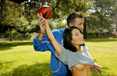 Спортивная азиатская красотка Аса Акира трахается со своим крутым тренером 4