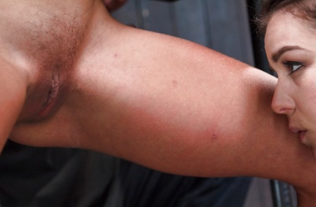 БДСМ-модели Джульетта Марч и Шери Девиль лижут киски друг другу 5