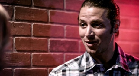 Молоденькая блондинка Коди Вор кончает на свои большие сиськи после траха 1