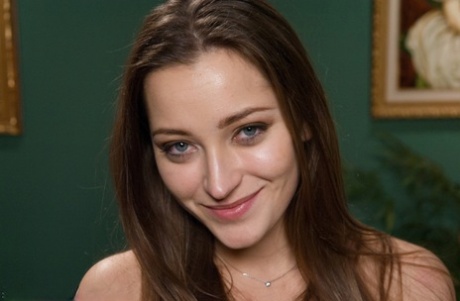 Длинноногая бизнесвумен подчиняется сотруднику-мужчине во время секса в бондаже 13