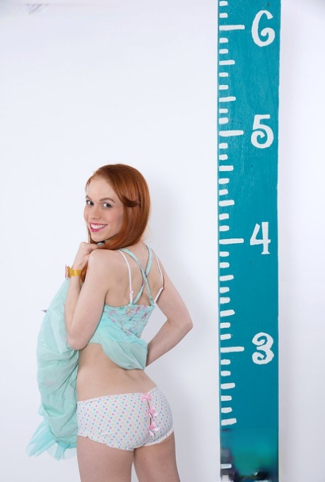 Молодо выглядящая рыжеволосая Долли Литтл обнажает свои маленькие сиськи в милых трусиках 6