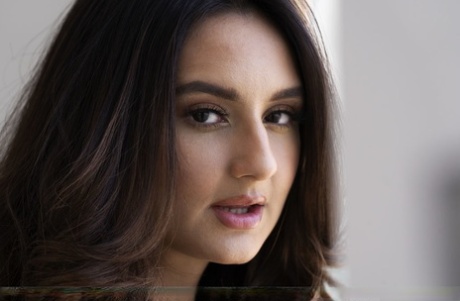 Молоденькая латиноамериканка Элиза Ибарра демонстрирует свое великолепное тело и гибкость в обнаженном виде 18