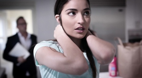 Брюнетка, Хардкор, Натуральные сиськи, Маленькие сиськи, Дрочат пальцами, Молоденькие, Лижут киску 2