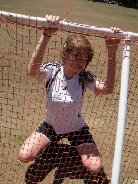 18-летнюю девушку вводит в мир БДСМ-секса новый парень 1