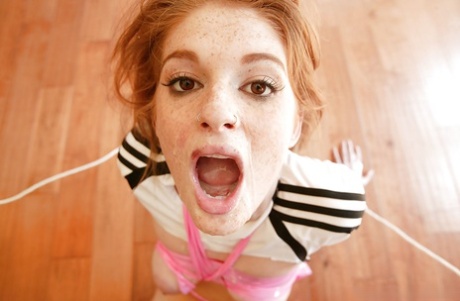 В сцене с кончанием много спермы попадает на лицо юной Фэй Риган 11