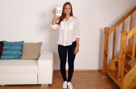 Коллекция девочек-подростков, стоящих в своей одежде или нижнем белье 12