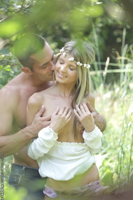 Сексуальная порнозвезда Дорис Айви занимается сексом на открытом воздухе и получает сперму от своего мужчины 15