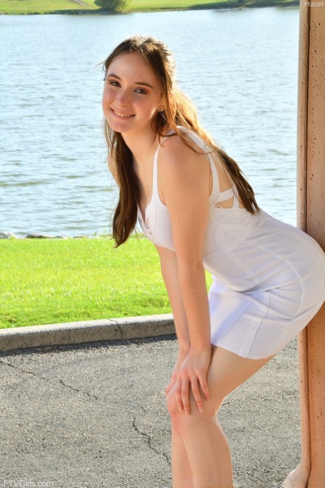 Натуральная рыжеволосая Хейзел сосет фаллоимитатор в обнаженном виде перед тренировкой в тренажерном зале 2