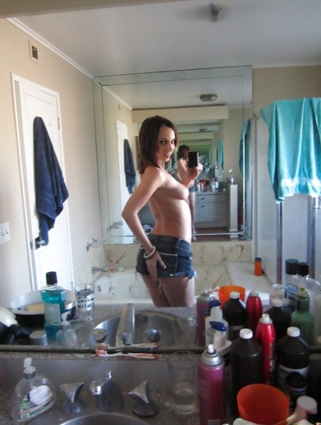 Красотка с большой задницей Джада Стивенс снимает бикини, чтобы показать свое тело 8