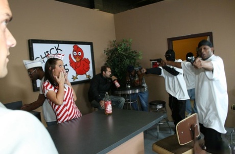 Милашка в униформе Джейден Джеймс трахается прямо в офисе 2