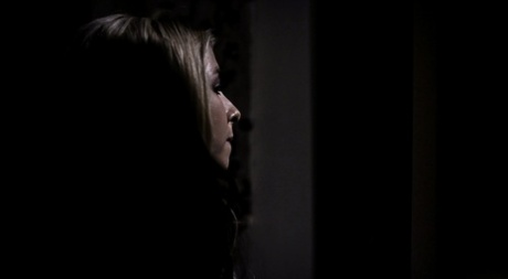 Худенькая блондинка Кензи Ривз щеголяет спермой после жесткого секса со своим отчимом 2