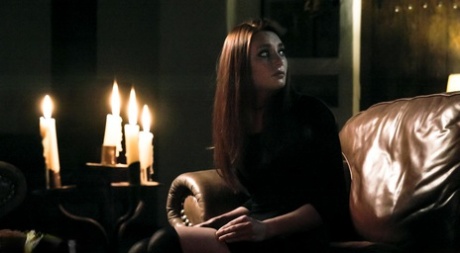 Новоиспеченная вдовица занимается сексом со своим покойным мужем, когда он возвращается в виде зомби 6