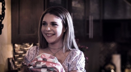 Милая молоденькая Габби Картер занимается сексом втроем с пожилой парой 2