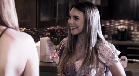 Милая молоденькая Габби Картер занимается сексом втроем с пожилой парой 1