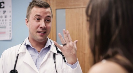 Грудастая женщина Лекси Луна трахается со своим врачом после того, как трахнула своего мужа 7