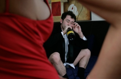 Грудастая милфа-членососка Лиза Энн делает минет и занимается диким сексом 4