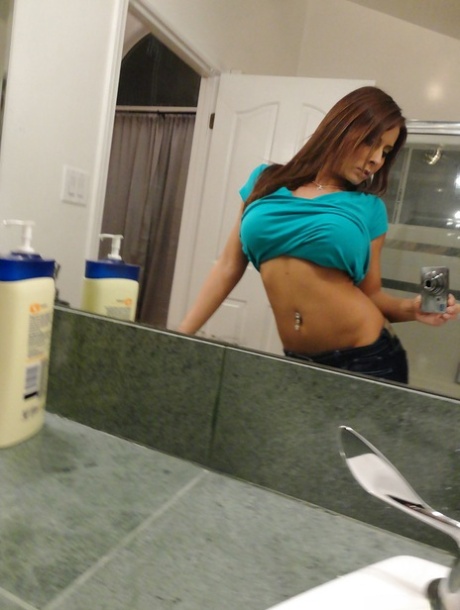 Любительская красотка Мэдисон Айви обнажает свое соблазнительное тело и представляет себя 4