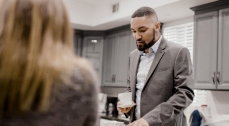 Молоденькая Наташа Найс с большой грудью трахается в жопу со своим черным сводным братом 2