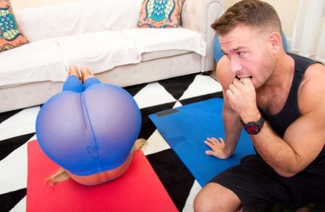 Горячая пума Оливия Остин соблазняет чувака в своей облегающей одежде для йоги 3