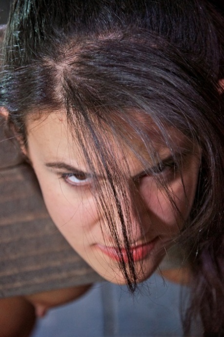 Занудная подросток Пенни Барбер расширяет свои горизонты в качестве добровольной секс-рабыни 4