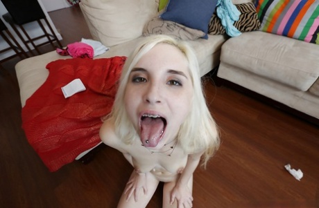 Молодая белокурая шлюха Пайпер Перри глотает много спермы после траха в пизду 16