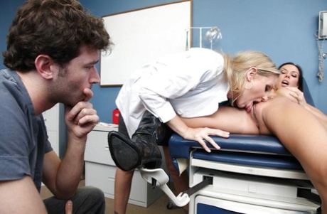 Рэйчел Старр и Джулия Энн наслаждаются горячим групповым сексом у доктора 5