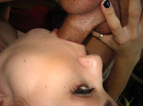 Стервозная порнозвезда Саша Грей делает глубокий минет огромному члену и съедает порцию спермы 11