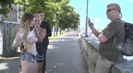 Покорная девушка показывает свои большие сиськи, надевая анальную пробку во время публичного секса 5