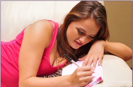 Соблазнительная красотка с большой жопой Тори Блэк делает минет и трахается в групповухе 1