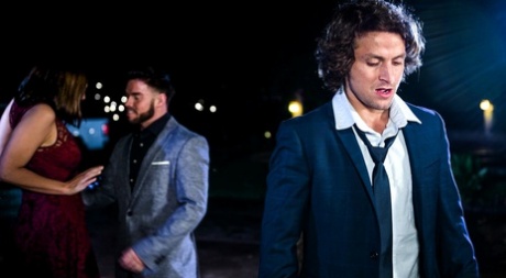 Молодая брюнетка Вайолет Старр занимается жестким сексом с членом семьи 5